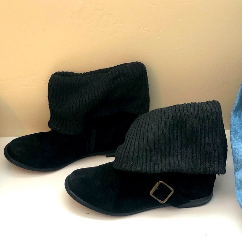 Black low boots with poofy ankle cuff